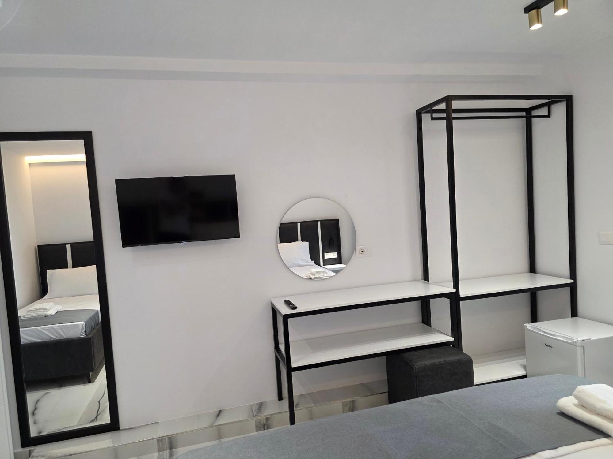 Wait 'N Sea Hotel Himare Ngoại thất bức ảnh