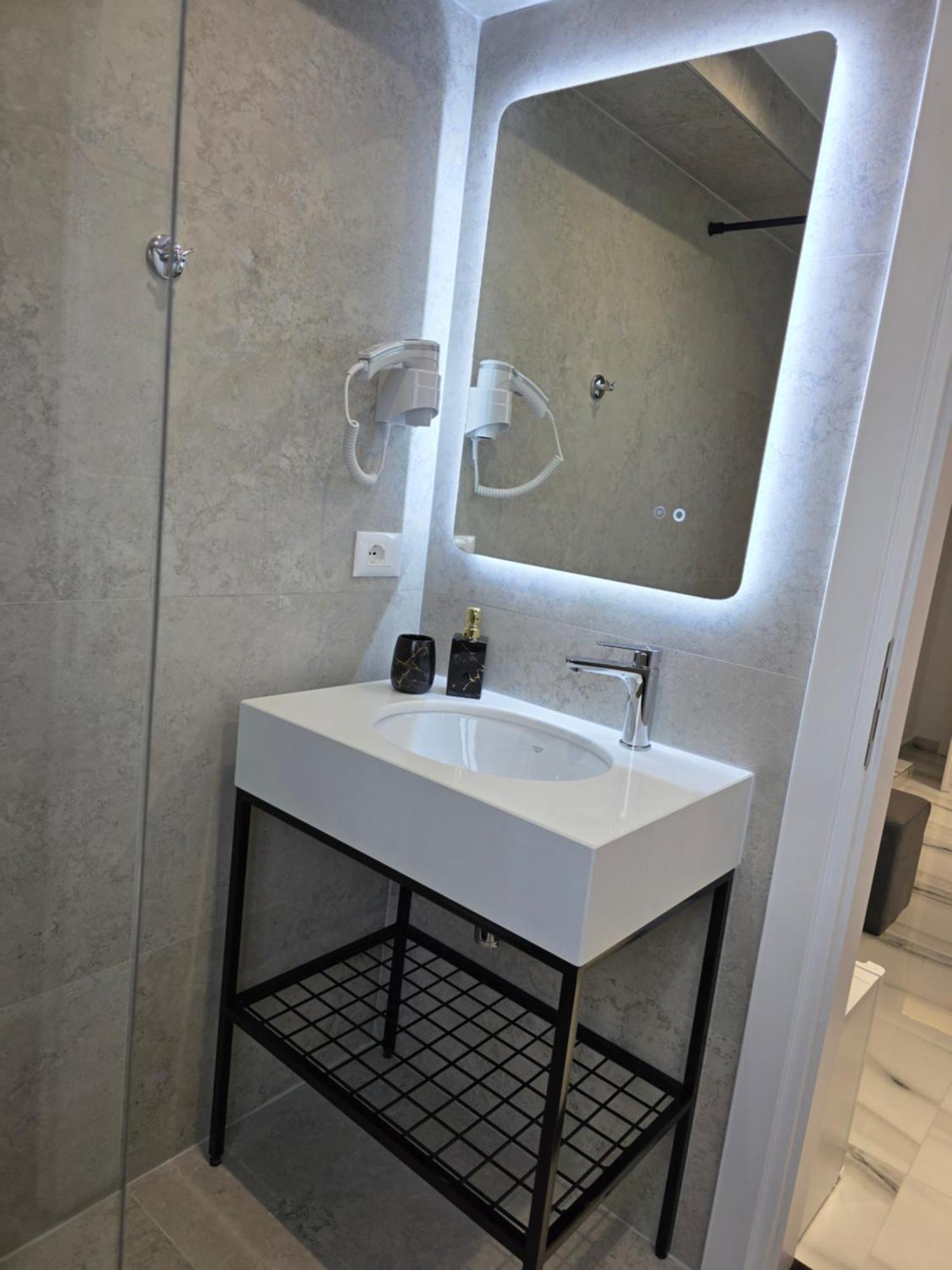 Wait 'N Sea Hotel Himare Ngoại thất bức ảnh